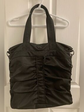 LULULEMON vintage rare black tote style gym travel bag, zip pockets, long strap